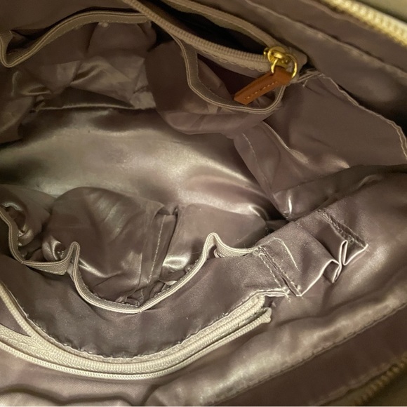 Joy and Iman in synthetic large tote - Picture 6 of 9